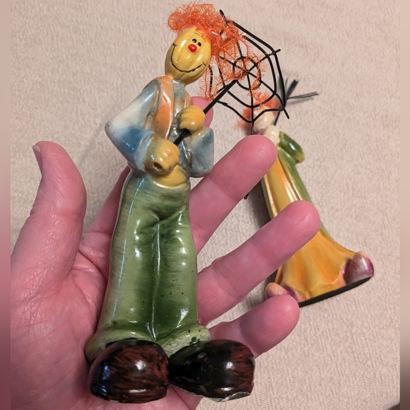 Clown Figurine Primitive Resin Shabby Umbrella Fuzzy Hair Broomstick Characters - Picture 2 of 6